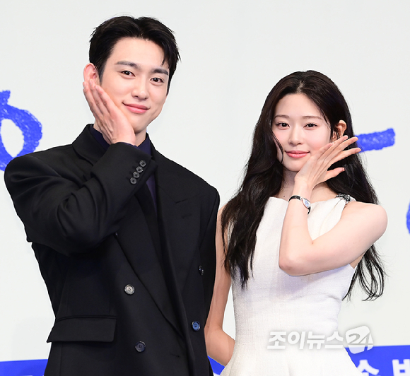 배우 박진영과 김민주가 5일 서울 구로구 신도림동 더링크서울 트리뷰트포트폴리오 호텔에서 열린 JTBC 새 금요시리즈 '샤이닝' 제작발표회에 참석하고 있다. [사진=정소희 기자]