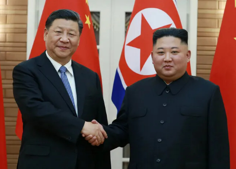 김정은 조선노동당 총비서 겸 국무위원장과 시진핑 중국공산당 총서기 겸 국가주석이 지난 2019년 6월21일 평양에서 양자 정상회담에 앞서 악수를 하고 있다. [사진=조선중앙통신/연합뉴스]