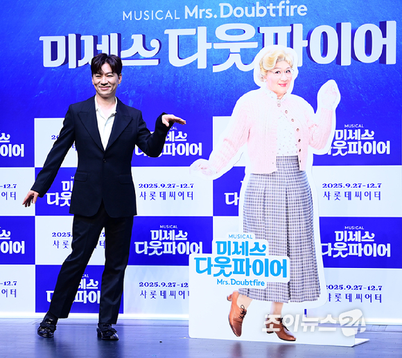 배우 정상훈이 2일 오후 서울 서대문구 이화여자대학교 삼성홀에서 열린 뮤지컬 '미세스 다웃파이어' 제작발표회에 참석하고 있다. [사진=정소희 기자]