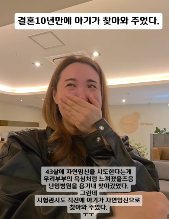배우 김수현이 31일 오후 서울 마포구 상암동 스탠포드호텔 서울에서 기자회견을 하고 있다. [사진=정소희 기자]