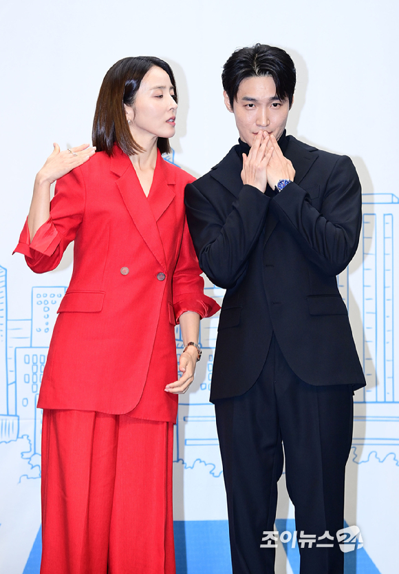 [포토] &apos;다음생은 없으니까&apos; 한혜진-장인섭, 테토녀와 에겐남?