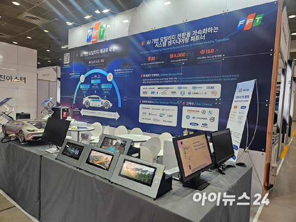 베트남 최대 IT 기업 FPT가 10일 삼성동 코엑스에서 열리는 '오토모티브월드코리아' 행사에 부스를 차린 모습이다. [사진=설재윤 기자]