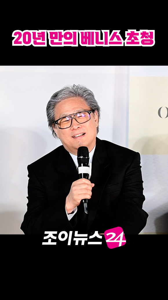 박찬욱 감독이 지난 19일 오전 서울 용산구 CGV 용산아이파크몰점에서 열린 영화 '어쩔수가없다'(감독 박찬욱) 제작보고회에 참석해 소감을 말하고 있다. [사진=정소희 기자]