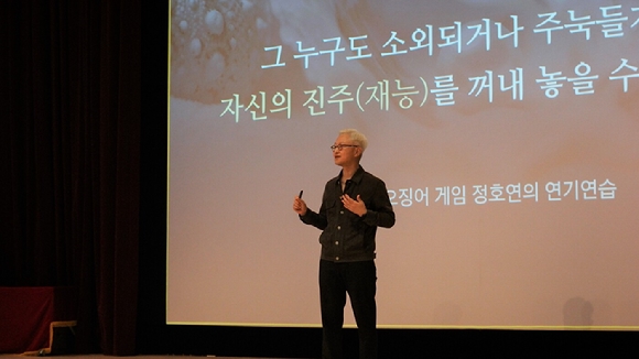 11월 1일 삼성전자 수원 디지털시티에서 열린 창립 52주년 기념식에 참석한 삼성전자 김기남 대표이사 부회장 [사진=삼성전자]