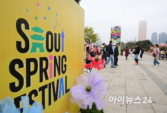 10일 서울 여의도 한강공원에서 '2026 서울 스프링 페스티벌'이 열리고 있다. [사진=정소희 기자]