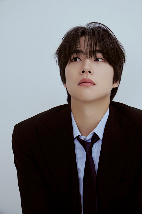 '언더커버 미쓰홍'에 출연한 배우 조한결이 인터뷰에 앞서 사진 촬영을 하고 있다. [사진=써브라임]