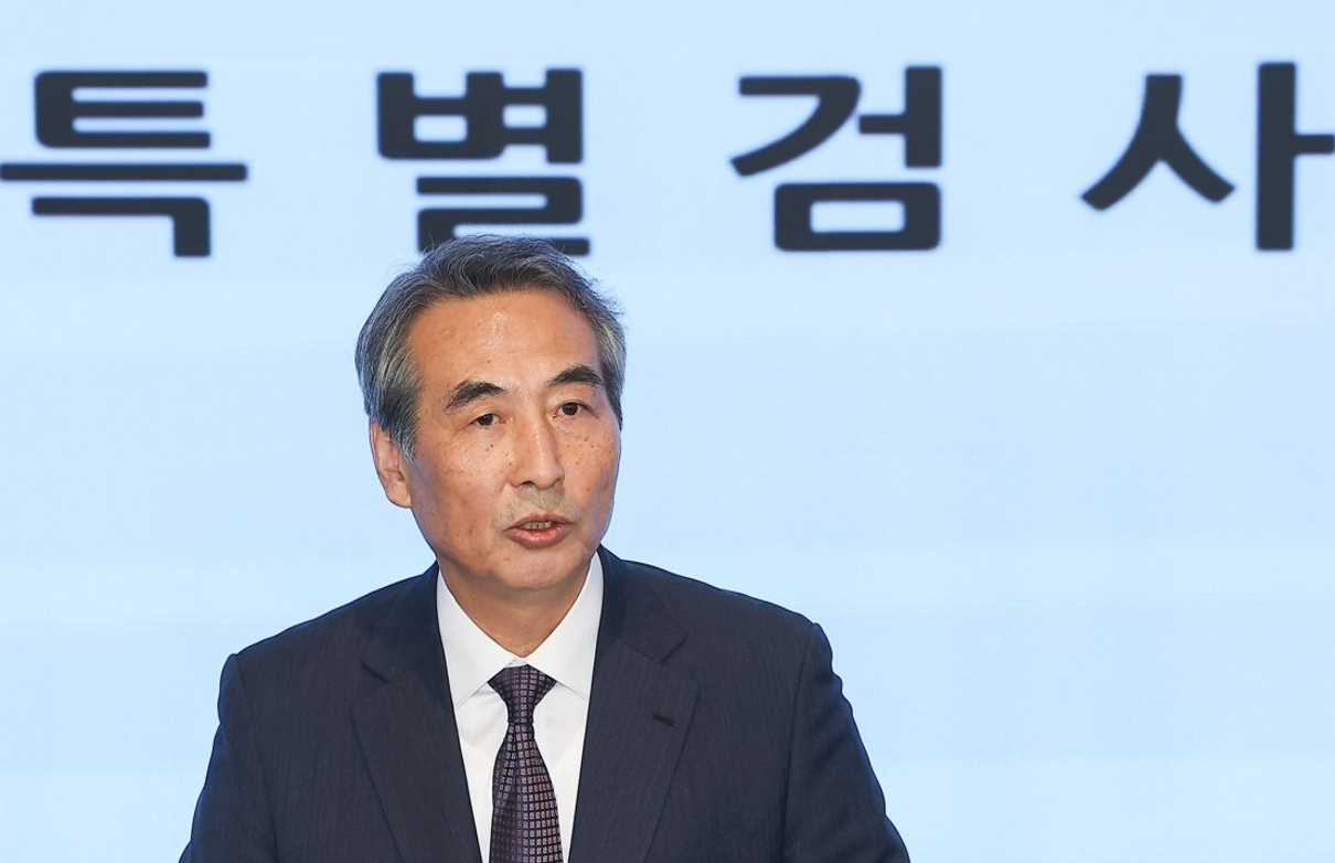 도이치모터스 주가조작과 명태균 공천개입, 통일교 청탁&middot;뇌물 수수 의혹 혐의 등으로 구속기소 된 김건희 씨가 3일 서울 서초구 서울중앙지방법원에서 열린 자본시장법 위반 혐의 결심 공판에 출석하고 있다. [사진=사진공동취재단]