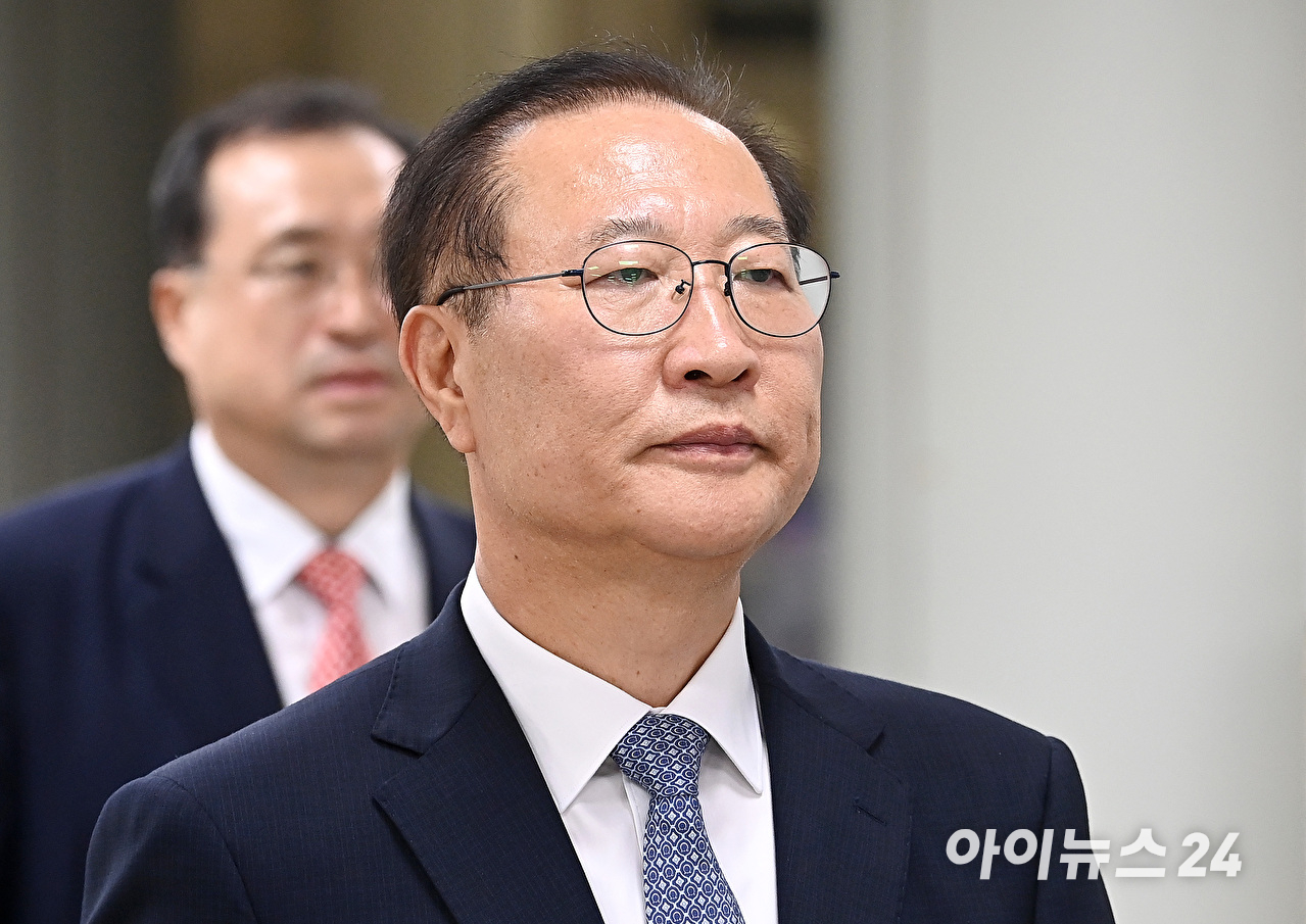 내란 중요임무 종사 및 직권남용 등 혐의를 받는 박성재 전 법무부장이 22일 오후 서울 서초구 서울중앙지방법원에서 열린 1심 선고 공판에 출석하고 있다. [사진=곽영래 기자]