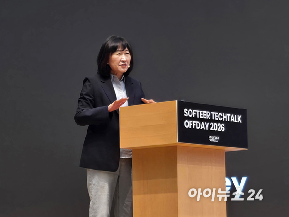진은숙 현대차&middot;기아 ICT담당 사장은 21일 서울 양재동 현대차그룹 사옥에서 열린 '소프티어 테크톡 오프데이 2026'에서 발언하고 있다. [사진=최란 기자]