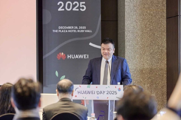 발리안 왕 화웨이코리아 CEO가 26일 서울 중구 더플라자호텔에서 열린 화웨이데이 2025에서 한국 시장 공략 계획을 공유하고 있다. [사진=화웨이코리아]