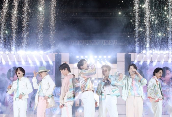 지난 2022년 서울 송파구 잠실종합운동장 주경기장에서 방탄소년단(BTS)의 콘서트 'BTS 퍼미션 투 댄스 온 스테이지 - 서울' 공연이 펼쳐지고 있다. [사진=빅히트뮤직]