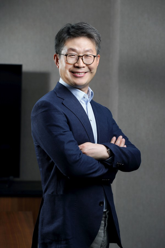 최진환 크리스탈홀딩스코리아의 CEO 겸 청호그룹 총괄대표. [사진=청호그룹]