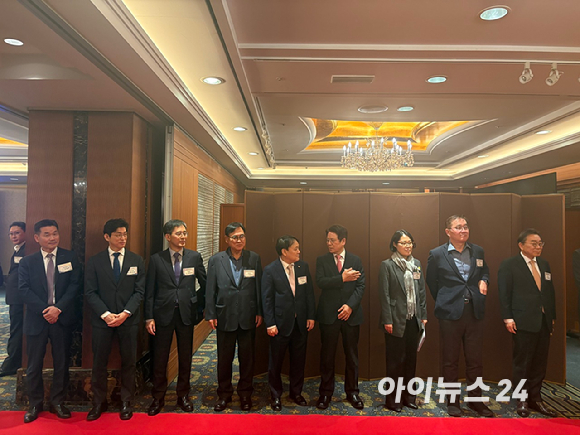 신학철 LG화학 부회장(한국화학산업협회 부회장)이 16일 서울 중구 롯데호텔에서 개최된 2026화학산업 신년인사회에서 모두발언을 하고 있다. [사진=이한얼 기자]