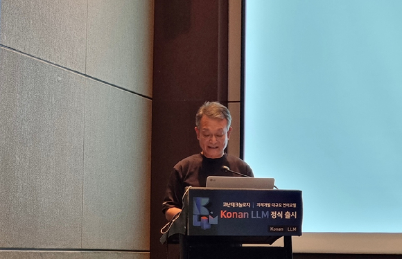 김영섬 코난테크놀로지 대표는 17일 오전 서울 영등포구 콘래드 서울에서 열린 기자간담회에서 발표하고 있다. [사진=박진영 기자]