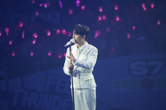 가수 이찬원이 '2025-26 이찬원 콘서트 '찬가 : 찬란한 하루''를 개최하고 팬들을 만나고 있다. [사진=대박기획]