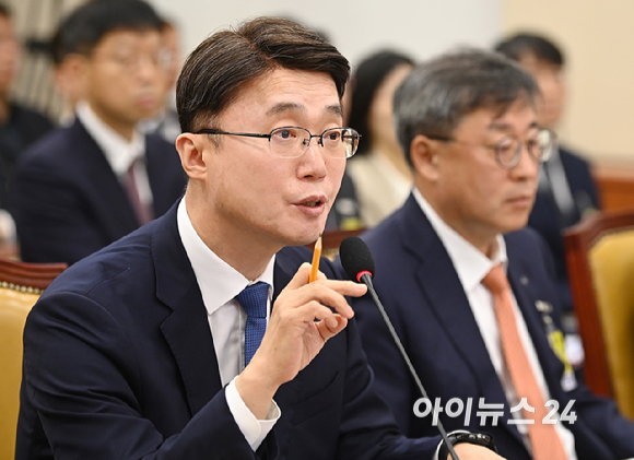 류제명 과학기술정보통신부 제2차관이 21일 서울 여의도 국회에서 열린 과학기술정보방송통신위원회 정보통신기술(ICT)기관 국정감사에서 질의에 답변하고 있다. [사진=곽영래 기자]