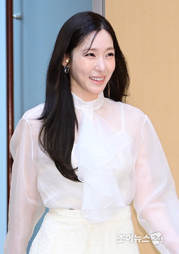 소녀시대 티파니 영이 9일 오후 서울 양천구 목동 SBS 사옥에서 열린 SBS 글로벌 보컬 오디션 '베일드 컵' 제작발표회에 참석하고 있다. [사진=정소희 기자]