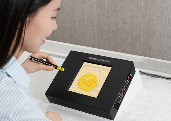 삼성디스플레이가 SID2025에서 전시한 EL-QD 패널. [사진=삼성디스플레이]