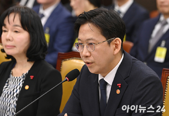 배경훈 부총리 겸 과학기술정보통신부 장관이 30일 서울 여의도 국회에서 열린 쿠팡 침해사고 및 개인정보 유출, 불공정 거래, 노동환경 실태 파악과 재발방지 대책 마련을 위한 청문회에서 질의에 답변하고 있다. [사진=곽영래 기자]