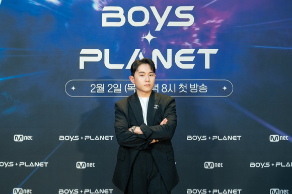 가수 임한별이 2일 온라인으로 진행된 Mnet '보이즈 플래닛(BOYS PLANET)' 제작발표회에 참석해 포즈를 취하고 있다. [사진=Mnet]