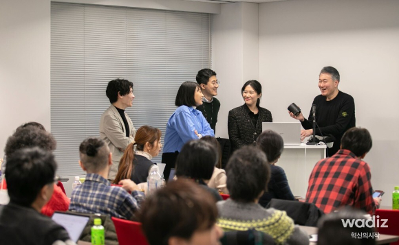 지난 7일 '와디즈 밋업 도쿄'에서 와디즈 카테고리 오너와 일본 현지 기업 관계자가 펀딩 성공 전략을 논의하고 있다. [사진=와디즈]