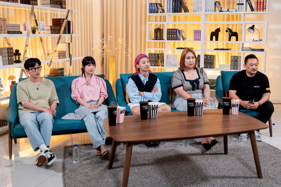 채널S '나대지마 심장아' 제작발표회에 딘딘과 조현영, 곽윤기, 풍자가 참석해 포토타임을 갖고 있다. [사진=채널S]