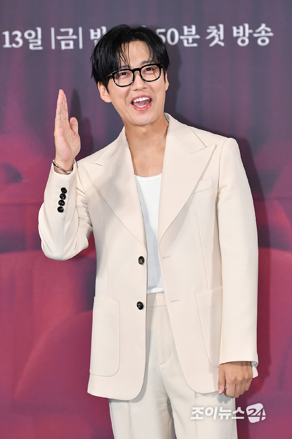 배우 남궁민이 10일 오후 서울 용산구 CGV 용산아이파크몰점에서 진행된 SBS 새 금토드라마 '우리영화' 제작발표회에 참석해 포즈를 취하고 있다. [사진=문수지 기자]