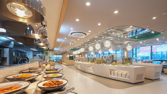 한 로운샤브샤브 매장에서 고객들이 식사를 하고 있다. [사진=이랜드이츠]