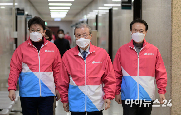 김종인 국민의힘 총괄선대위원장이 3일 국회에서 열린 중앙선거대책위원회의에 참석하고 있다. [사진=김성진 기자]