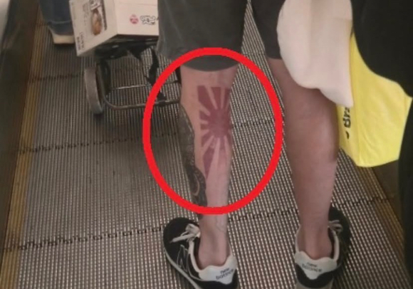 온라인서 논란이 된 욱일기 문양 다리 문신 [사진=서경덕 교수 인스타그램]