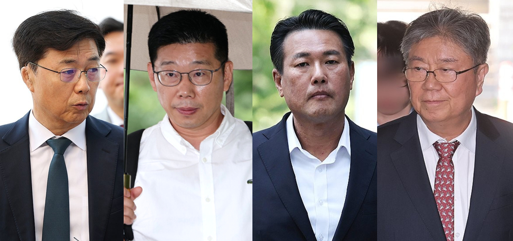 '3대 특검' 수사 잔여 사건을 수사한 권창영 2차 종합특별검사팀이 24일 윤석열 전 대통령과 김건희 여사를 비롯한 58명을 재판에 넘기고 180일간의 수사를 마무리했다.김태효 전 국가안보실 1차장과 김대기 전 대통령비서실장 등이 처음으로 구속기소됐으며, 특검팀은 비상계엄을 저지했다는 평가를 받아 온 홍장원 전 국가정보원 1차장과 조성현 전 수도방위사령부 제1경비단장도 재판에 넘겼다.왼쪽부터 홍장원 전 국정원 1차장, 조성현 전 수방사 1경비단장, 김태효 전 차장, 김대기 전 실장 [사진=연합뉴스]