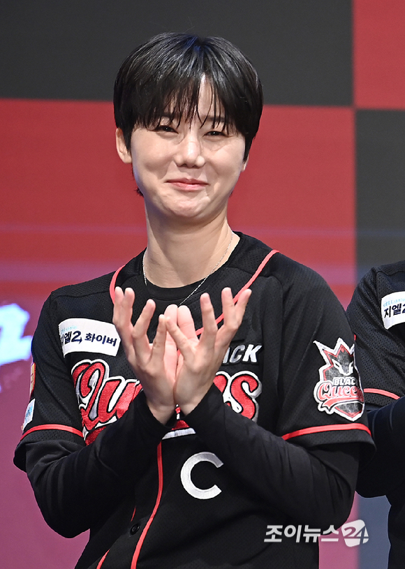 전 핸드볼선수 김온아가 25일 서울 구로구 더 세인트 신도림에서 열린 채널A 야구여왕' 제작발표회에서 포즈를 취하고 있다. [사진=곽영래 기자]