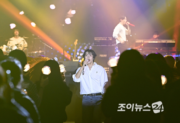 [포토] 엔플라잉 이승협, 열정적인 무대