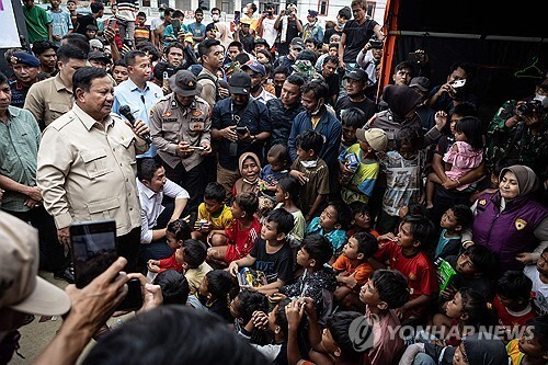 인도네시아 아체주 이재민 만난 프라보워 대통령 [사진=AFP 연합뉴스]