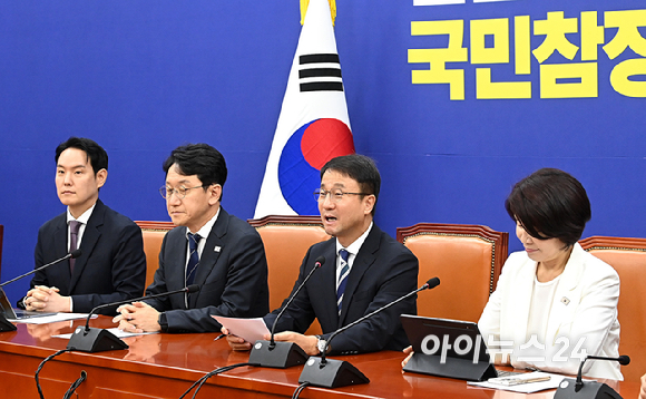 한병도 당대표 직무대행 겸 원내대표가 2일 서울 여의도 국회에서 열린 정책조정회의에서 발언하고 있다. [사진=곽영래 기자]