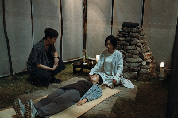 배우 강미나, 전소영, 현우석, 백선호가 넷플릭스 시리즈 '기리고'에서 열연하고 있다. [사진=넷플릭스]