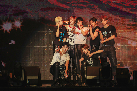 [오늘컴백] 넥스지, 아드레날린 폭발 &apos;Beat-Boxer&apos;…첫 국내 단콘 성료