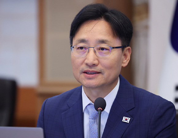 임광현 신임 비서실장이 15일 청와대에서 이재명 대통령 주재로 열린 수석보좌관회의에서 인사말을 하고 있다. 2026.10.15 [사진=연합뉴스]