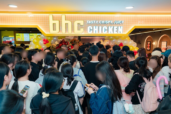 bhc가 오픈한 베트남 1호점 매장 전경. [사진=다이닝브랜즈그룹]