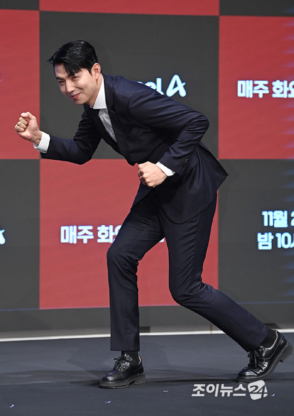 야구선수 출신 이대형이 25일 서울 구로구 더 세인트 신도림에서 열린 채널A 야구여왕' 제작발표회에서 포즈를 취하고 있다. [사진=곽영래 기자]