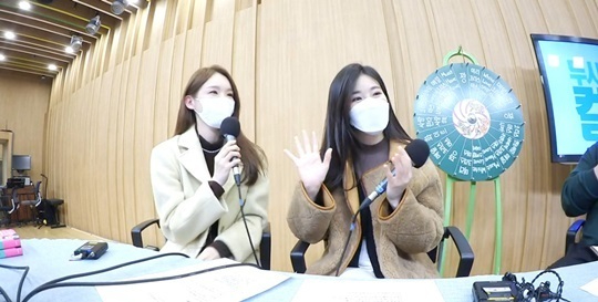 다비치가 7일 SBS 파워FM '두시탈출 컬투쇼'에 출연해 입담을 뽐냈다. [사진=SBS]