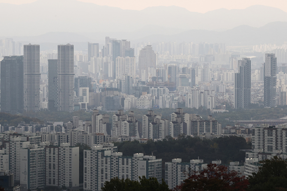 서울 남산에서 바라본 서울 시내 아파트 [사진=연합뉴스]