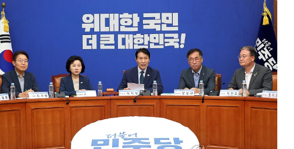 더불어민주당 이학영 전준위 위원장이 지난 7일 국회에서 열린 전국당원대회 준비위원회 3차 회의에서 발언하고 있다. [사진=연합뉴스]