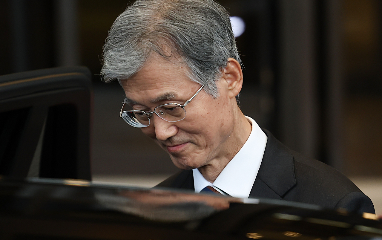 조희대 대법원장이 17일 서울 서초구 대법원에서 퇴근하기 위해 차에 오르고 있다. 2025.9.17 [사진=연합뉴스]