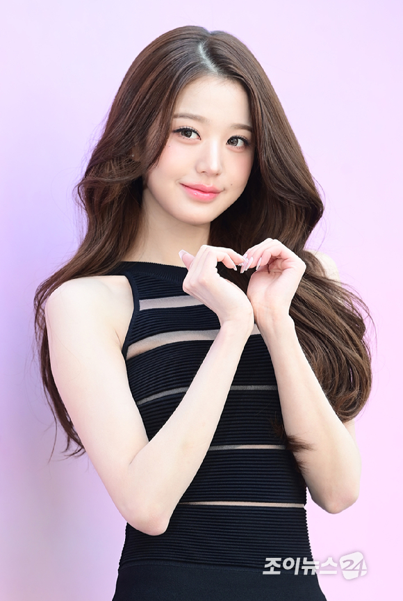 아이브 장원영이 23일 오전 서울 성동구 쎈느 성수에서 열린 다이슨 슈퍼소닉 트래블 라운지 팝업 스토어 행사에 참석하고 있다. [사진=정소희 기자]