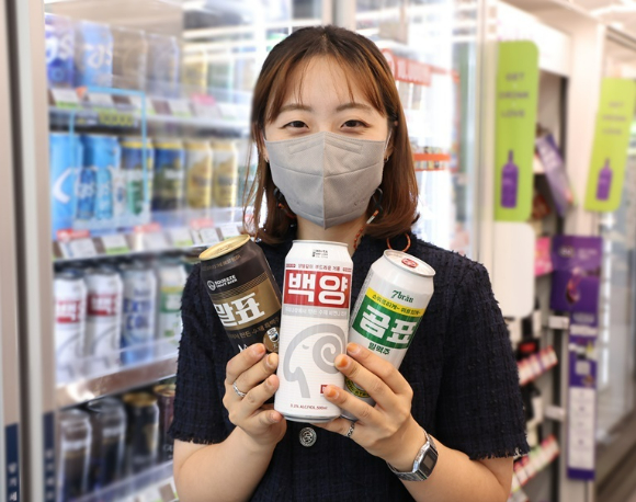 CU가 세 번째 레트로 수제맥주로 '백양BYC 비엔나 라거'를 선보인다. [사진=BGF리테일]