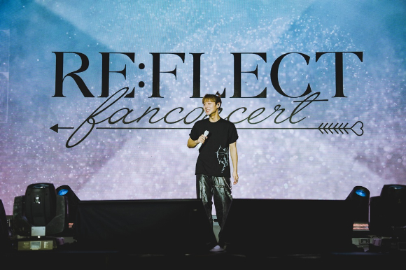 가수 겸 배우 박지훈이 아시아 팬콘 투어 'RE:FLECT(리플렉트)'에서 팬들을 만나고 있다. [사진=YY엔터테인먼트]