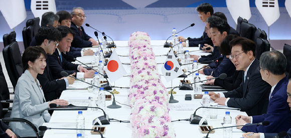 이재명 대통령이 19일 경북 안동 한 호텔에서 다카이치 사나에 일본 총리와 공동언론발표를 하고 있다. 2026.5.19 [사진=연합뉴스]