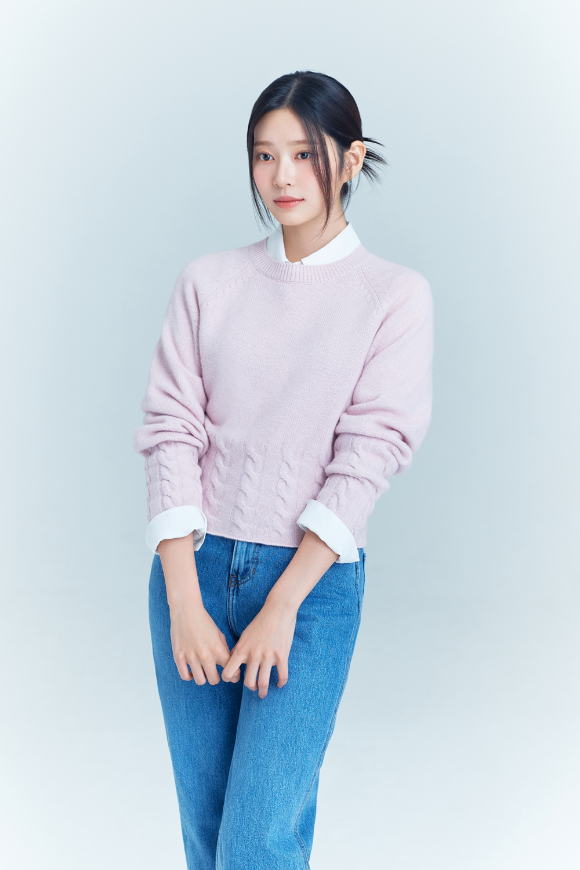 배우 김민주가 영화 '청설' 인터뷰에 앞서 포즈를 취하고 있다. [사진=매니지먼트숲]