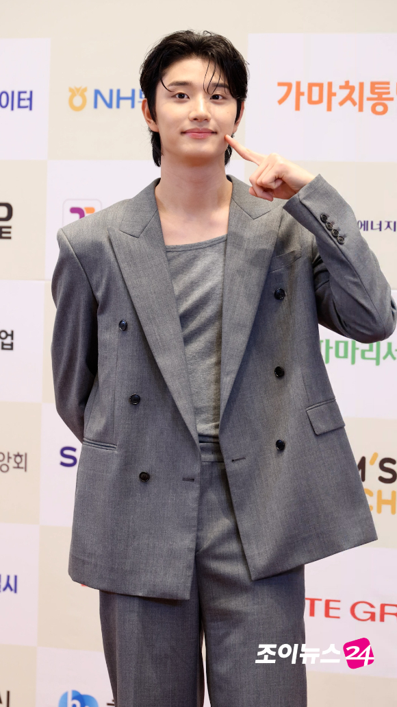 배우 김재원이 21일 오후 서울 마포구 상암동 중소기업중앙회 DMC타워에서 열린 '2026 방송광고페스티벌'에 참석해 포토타임을 갖고 있다. [사진=문수지 기자]